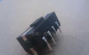 黑色大四P带铁片带定位柱WAFER连接器 电子线领域的精密接口